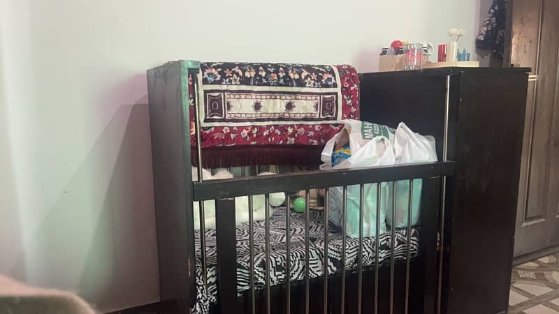 Baby cot 2