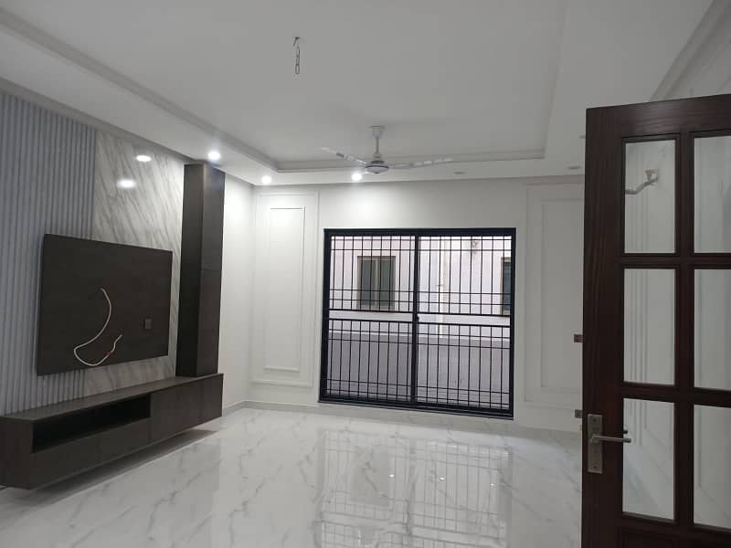 Wapda Town 10 Marla House For Rent 7