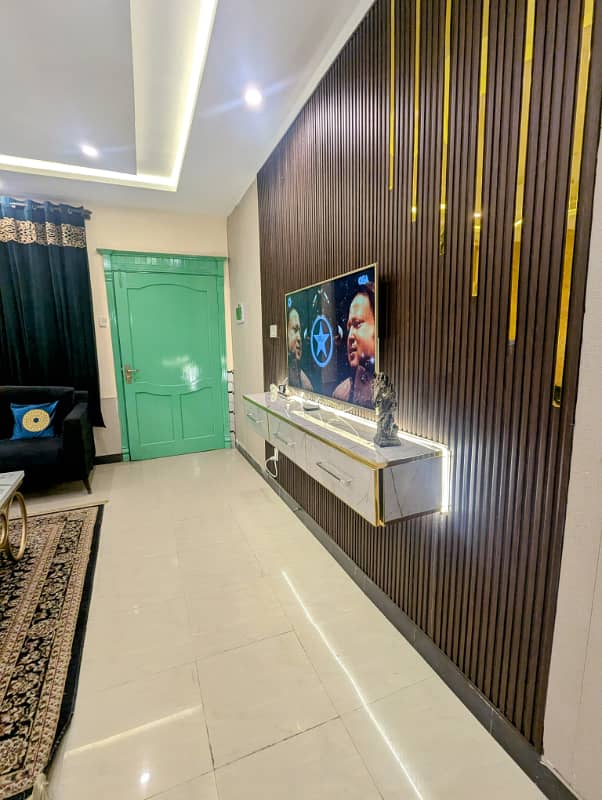 1 BHK luxurious apartment in F-11 on daily basis rent 1