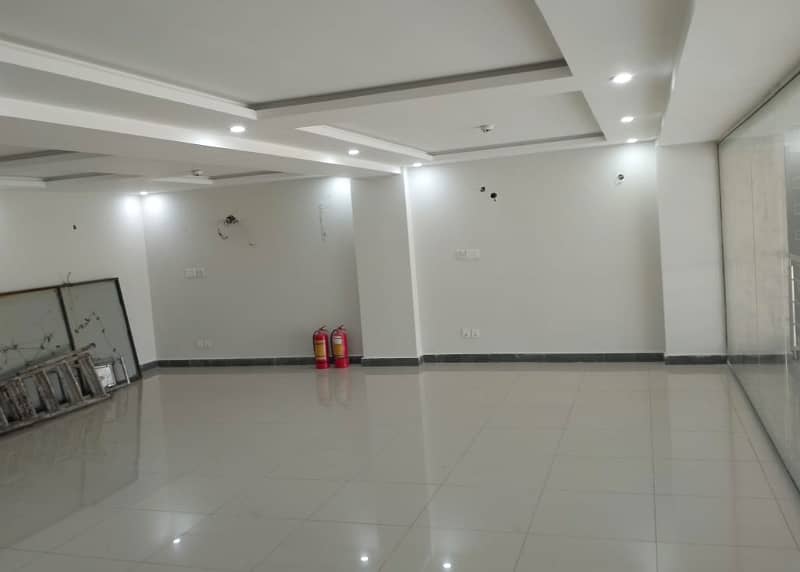 8 marla 3rd floor office with lift for rent phase 5: 4