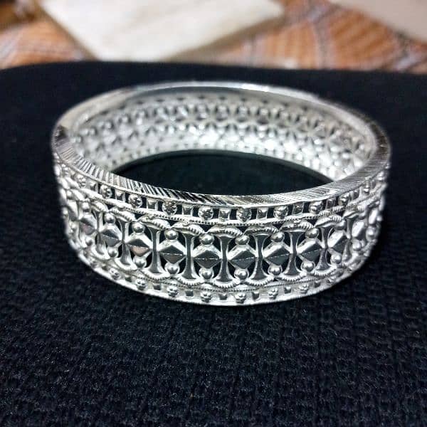 Bangle Bracelet 0