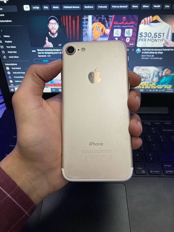 Iphone 7 32gb golden colour 2