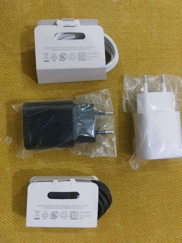 Samsung Original 25W 2 -PIN charger with cable 1