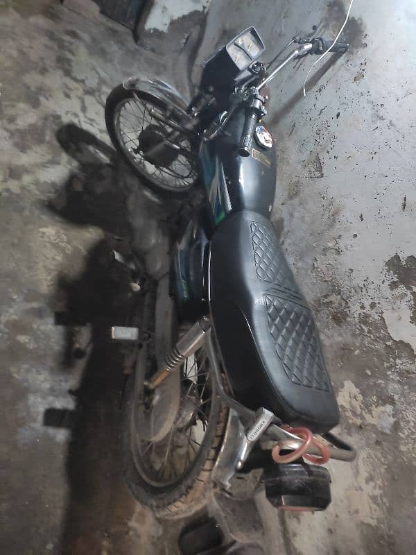 Honda 125 2011 model 10 by 9 condition no money fault 1