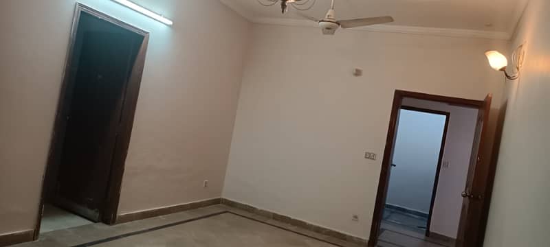 Ideal Location 10 Marla Lower Portion Available For Rent 9