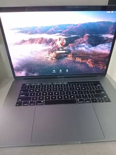 Macbook Pro 2017 i7 16/256 15"