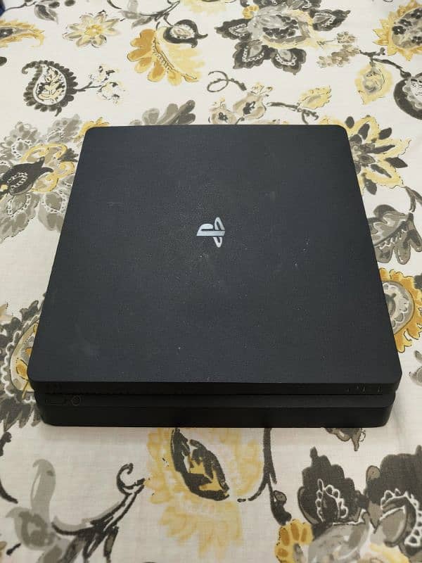 PS4 slim 1