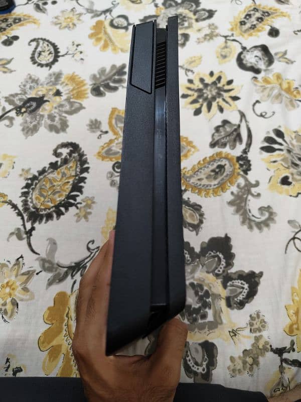 PS4 slim 3