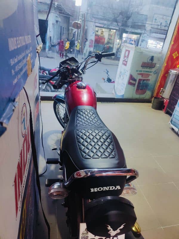 HONDA 125 SELF START 3