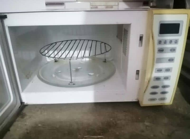 PEL Microwave Just Like New 1