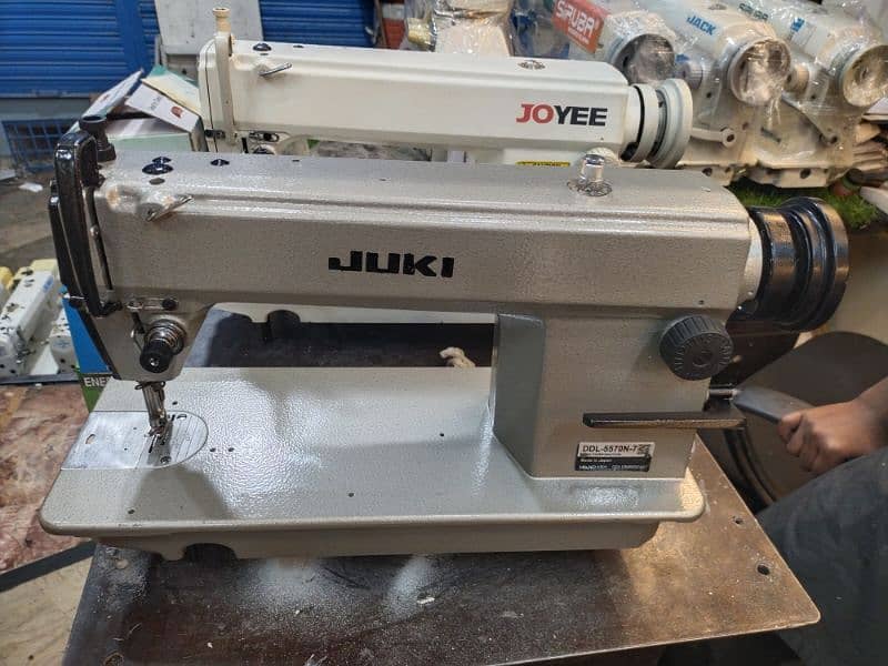 l sewing machine 555JUKI 2