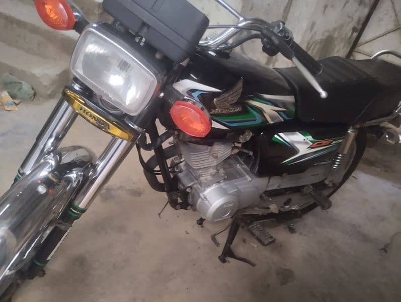 Honda CG 125 2023 karachi 03122132753 1