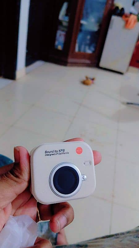 camera style Earbuds 0