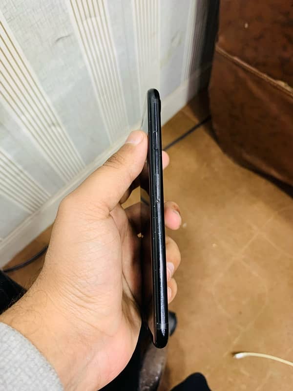 iphone 7 128GB PTA 4