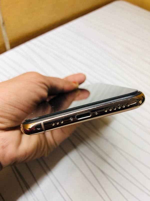 apple iphone XS 7