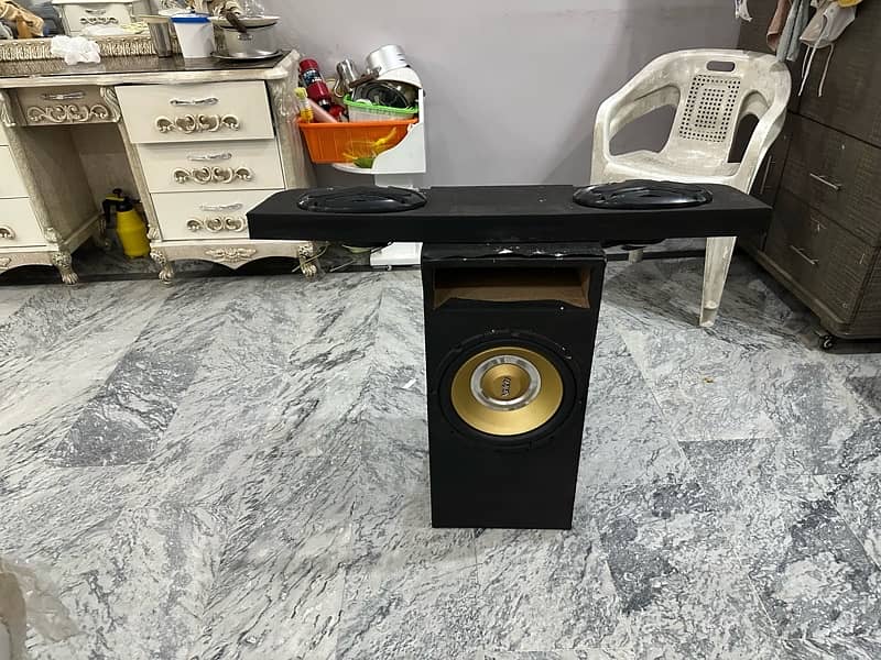 car Woofer and 2 speakers osam condition for sale 0