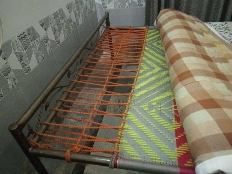 Iron bed Queen size for sale urgent sale 1