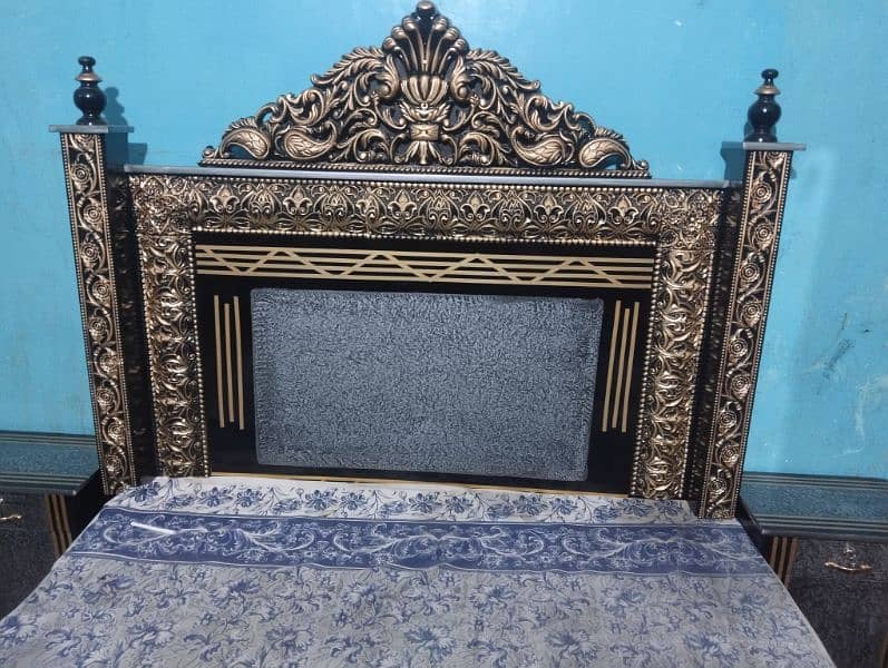 king bed for sale new condition ma ha no msg only call 5