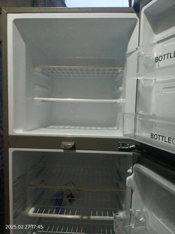 haier refrigerator model hrf-276 4