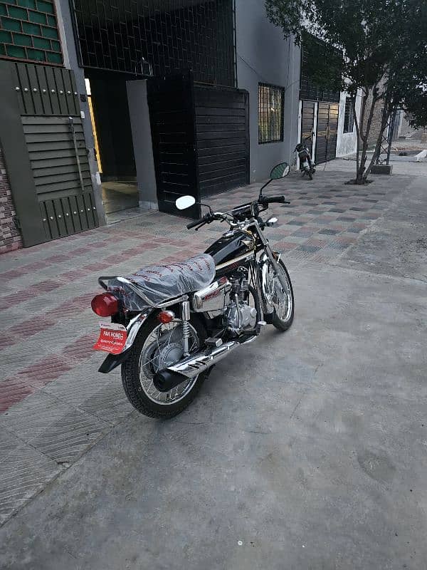 honda 125 silver self start special edition black colour 2025 model 0