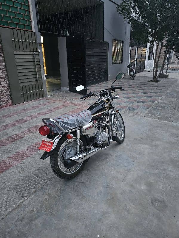 honda 125 silver self start special edition black colour 2025 model 1