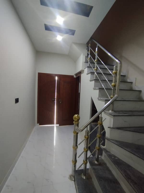 6 MARLA HOUSE FOR SALE IN MILITARY ACCOUNTS MAIN COLLEGE ROAD LHR 18