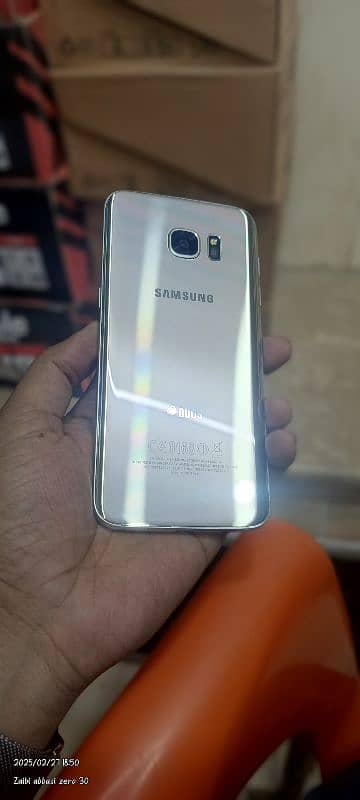 samsung s6 edge. . . bilkul ok set he. . . bs panel kharab he. . 4