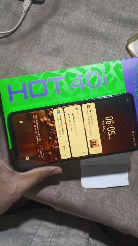 Infinix hot 40i 8 _256 with box 10/10 condition full ok 0