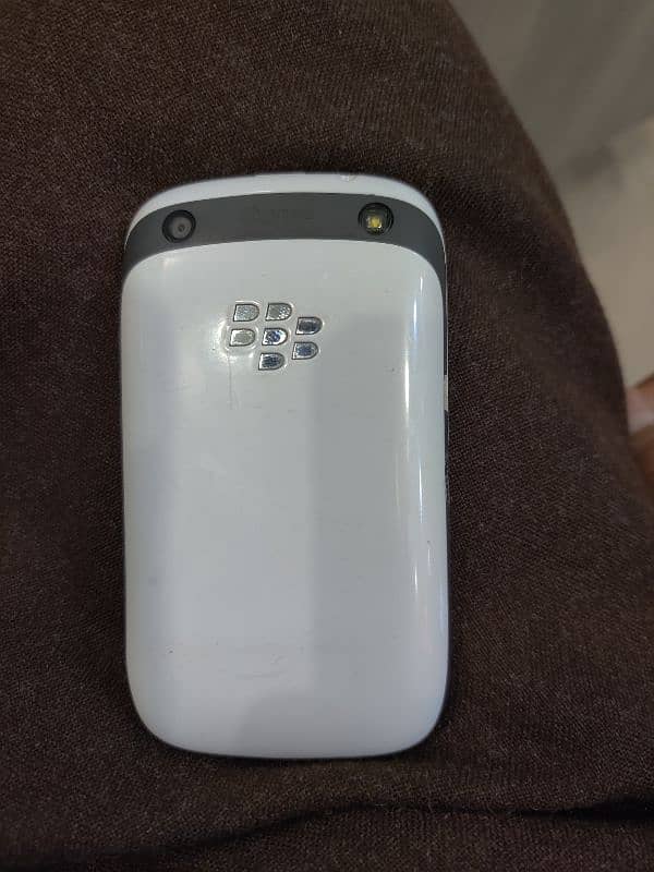 Blackberry 9320 White 1