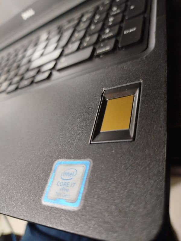 Dell Latitude 5580 i7 7820HQ Workstation 4