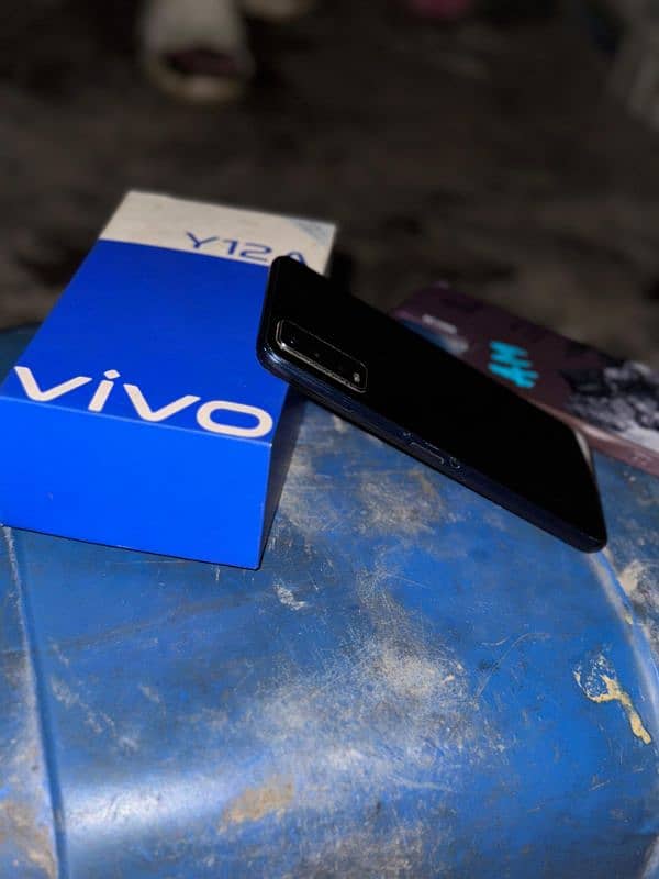 Vivo y12a 32 GB With box with Chargr condition ruf 0