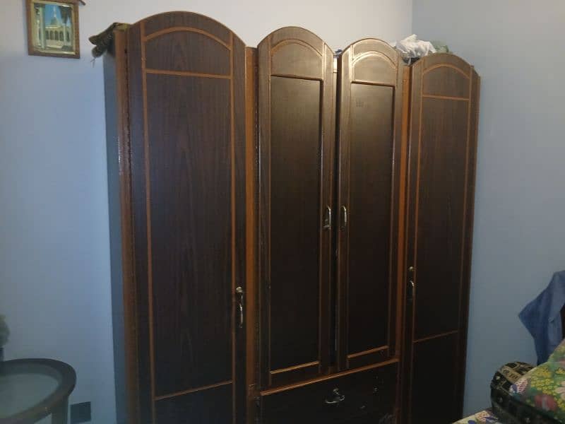 4 door wardrobe with king size bed with mattress 4