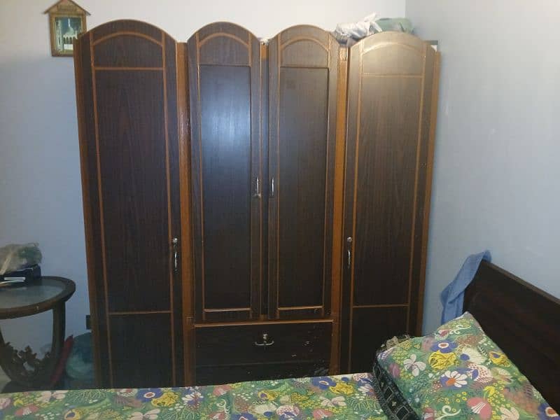 4 door wardrobe with king size bed with mattress 5