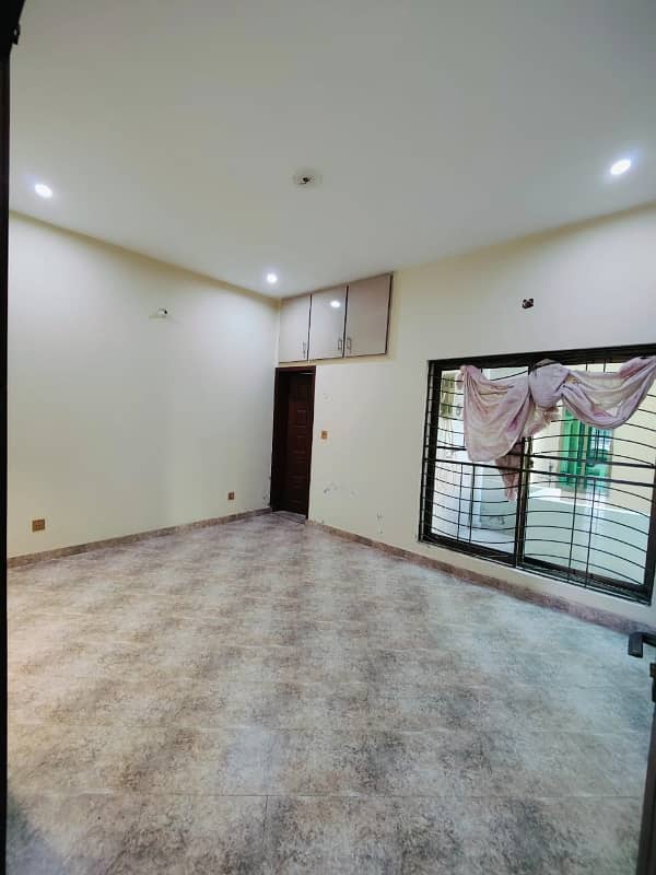 5 Marla House For Sale In Eden Boulevard Main College Road Lhr 5