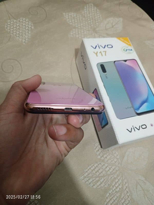 Vivo Y17 8/256 in G6 2