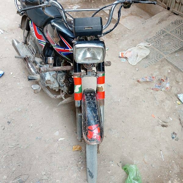 Bike all ok condition aapke samne hai model 2018 complete documents 1