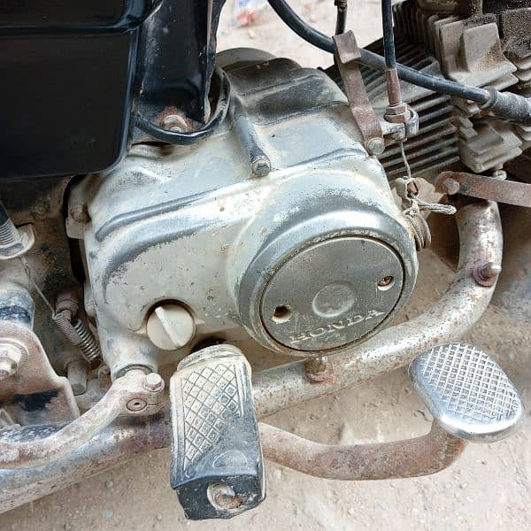 Bike all ok condition aapke samne hai model 2018 complete documents 8