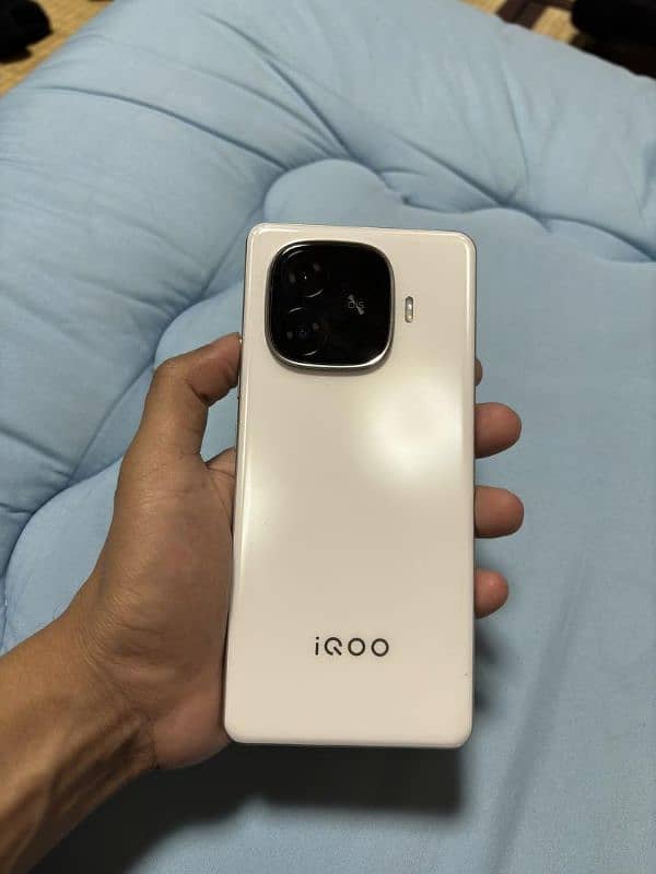 vivo iqoo z9 terbo plus 5G 32gb ram 144hz dimensity 9300+ 80watt chrge 1