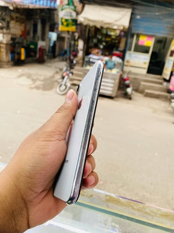 IPHONE X NON PTA FACTORY UNLOCKED 4