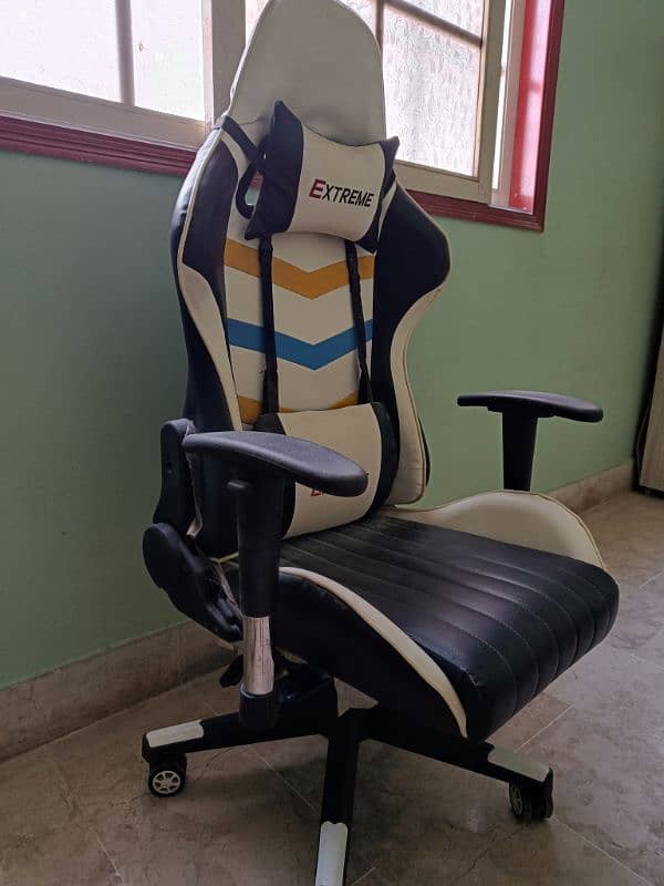 Extreme Gaming Chair 1