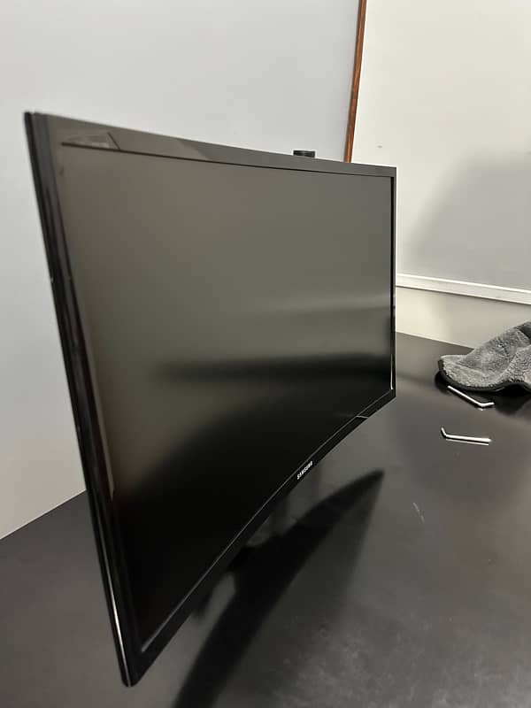 Samsung c24rg50 monitor 1