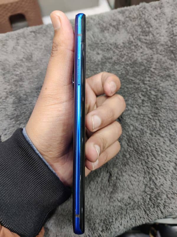 OnePlus 8pro 10/10 condition scratch less piece 2