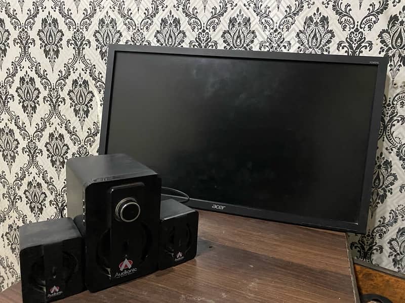 24 inches original ACER LCD monitor and original AUDIONIC speaker 0