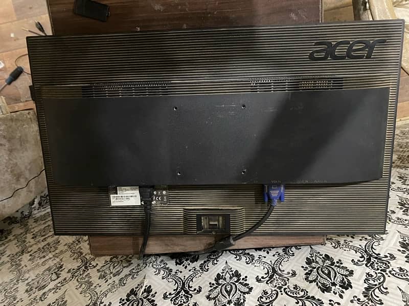 24 inches original ACER LCD monitor and original AUDIONIC speaker 8