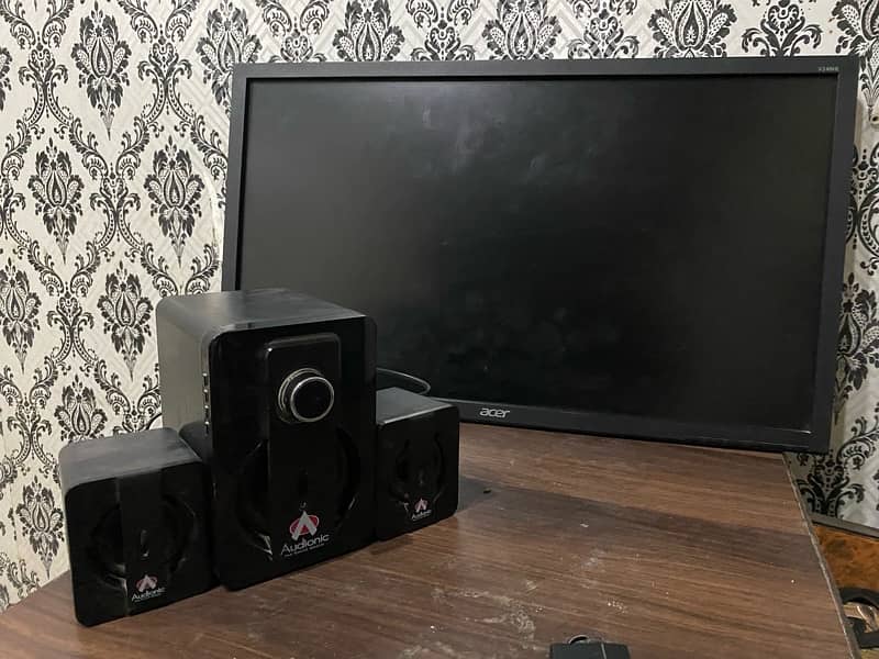 24 inches original ACER LCD monitor and original AUDIONIC speaker 9