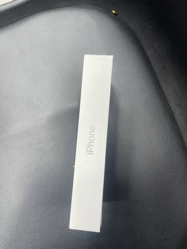 I phone 15pro max 256Gb official PTA 256Gb natural taitaum cloure 2