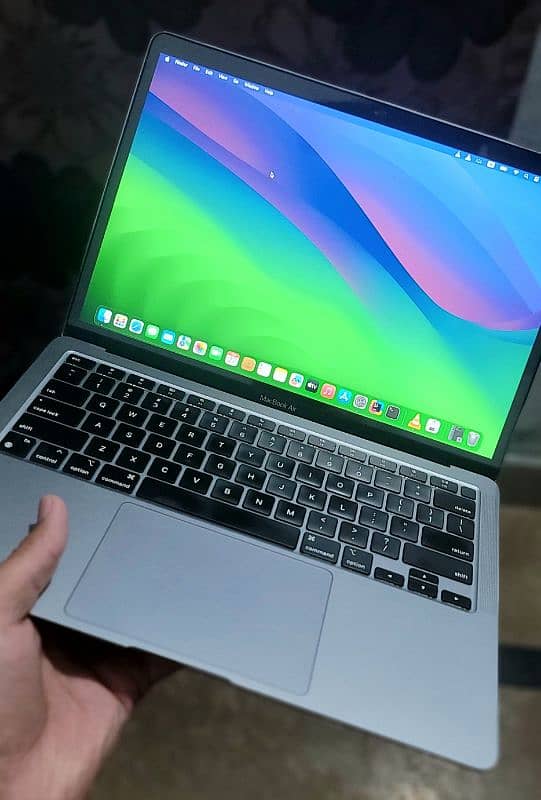 MacBook M1 Air 2020 with 16GB RAM, 256GB SSD, 8-Core CPU, 7/8-Core GPU 3