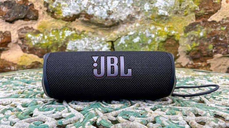 JBL waterprpof distproof speaker 0