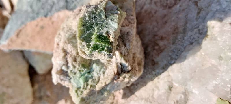 green clinozoisite/zoisite/epidote /gemstone 1