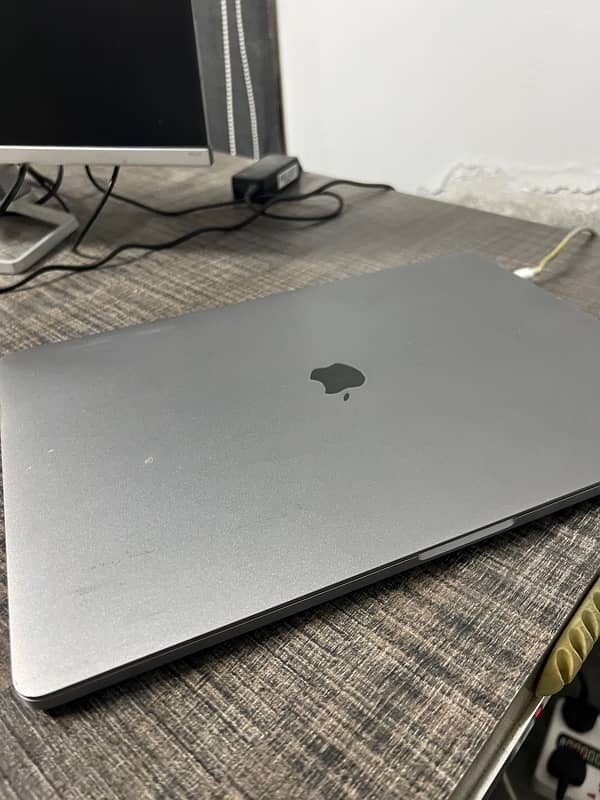 MacBook Pro 2019 - 16/512 gb 4